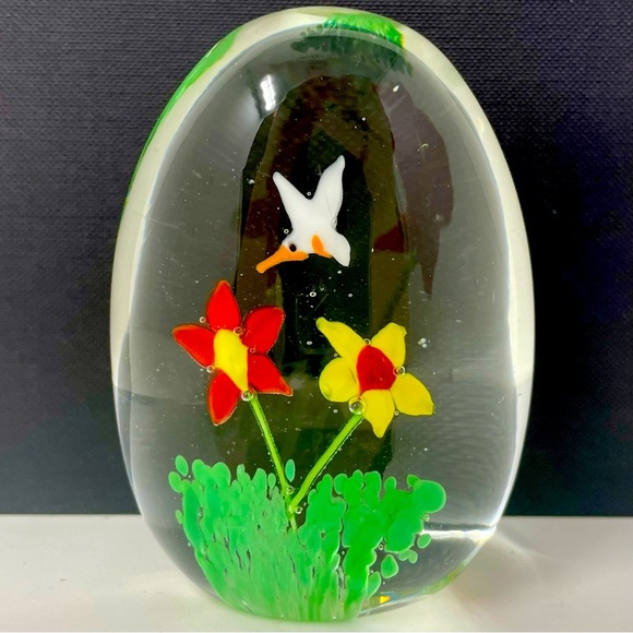 Fused glass bird glass paperweight. - Picture 2 of 8